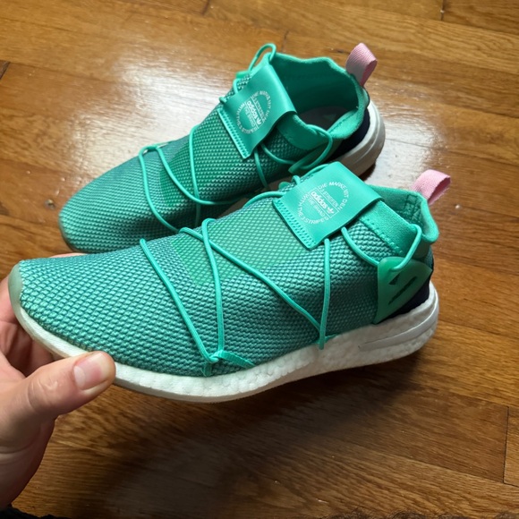 Womens Adidas Boost Shoes - Picture 3 of 9